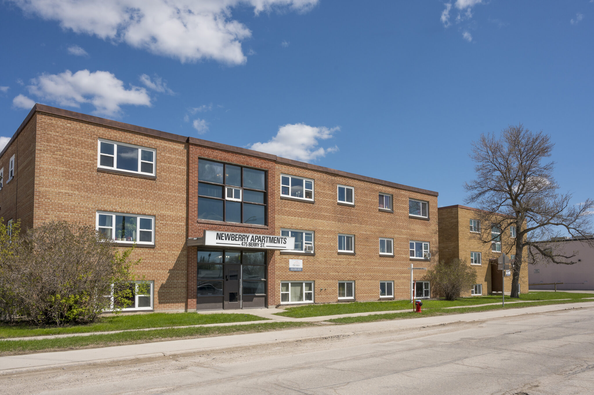 439 _ 475 Berry Street - Front Exterior - Capital Commercial Real ...